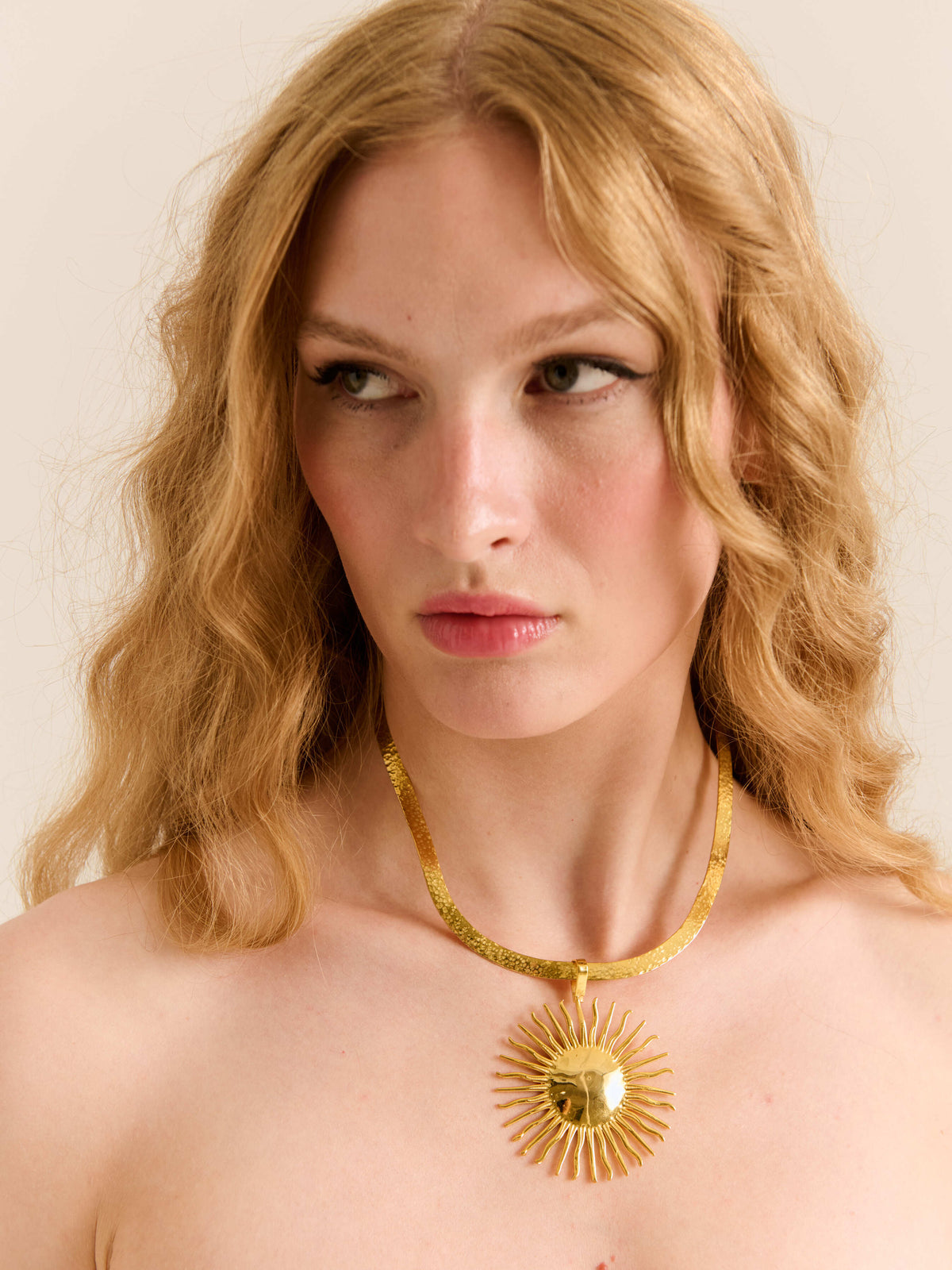 Sol de Mayo Choker-Carolina K