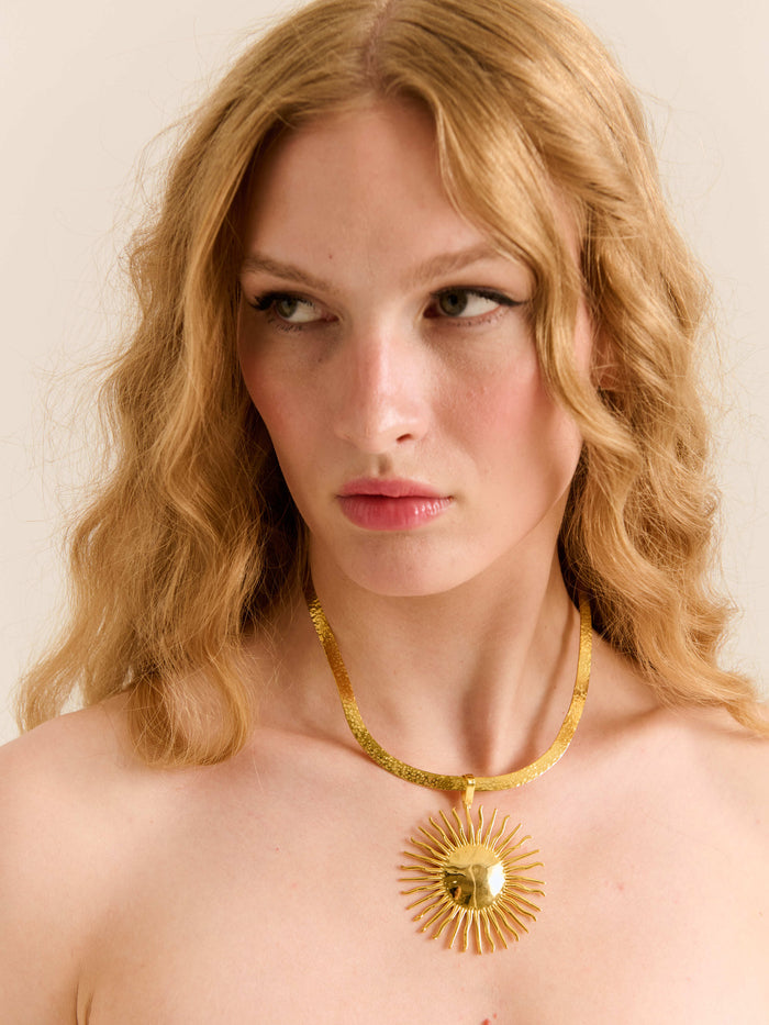 Sol de Mayo Choker-Carolina K